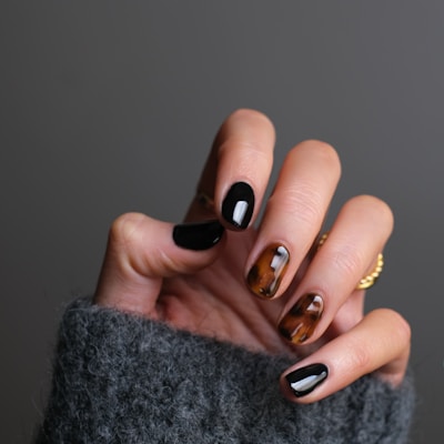 Chrome nails